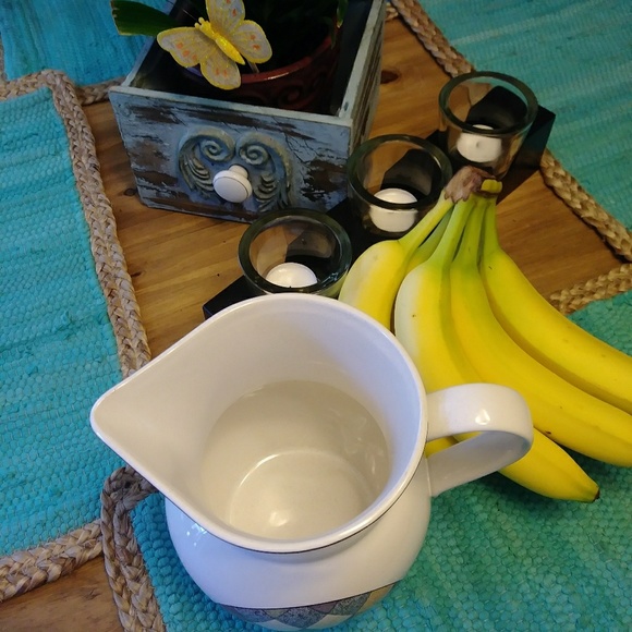 STUDIO NOVA 60 oz pitcher - Picture 2 of 3